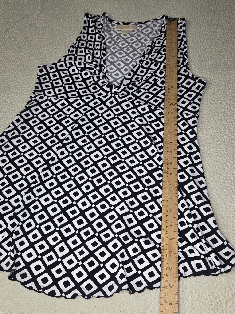 Michael Kors Black and White Geometric Sleeveless V-Neck Top Size Medium